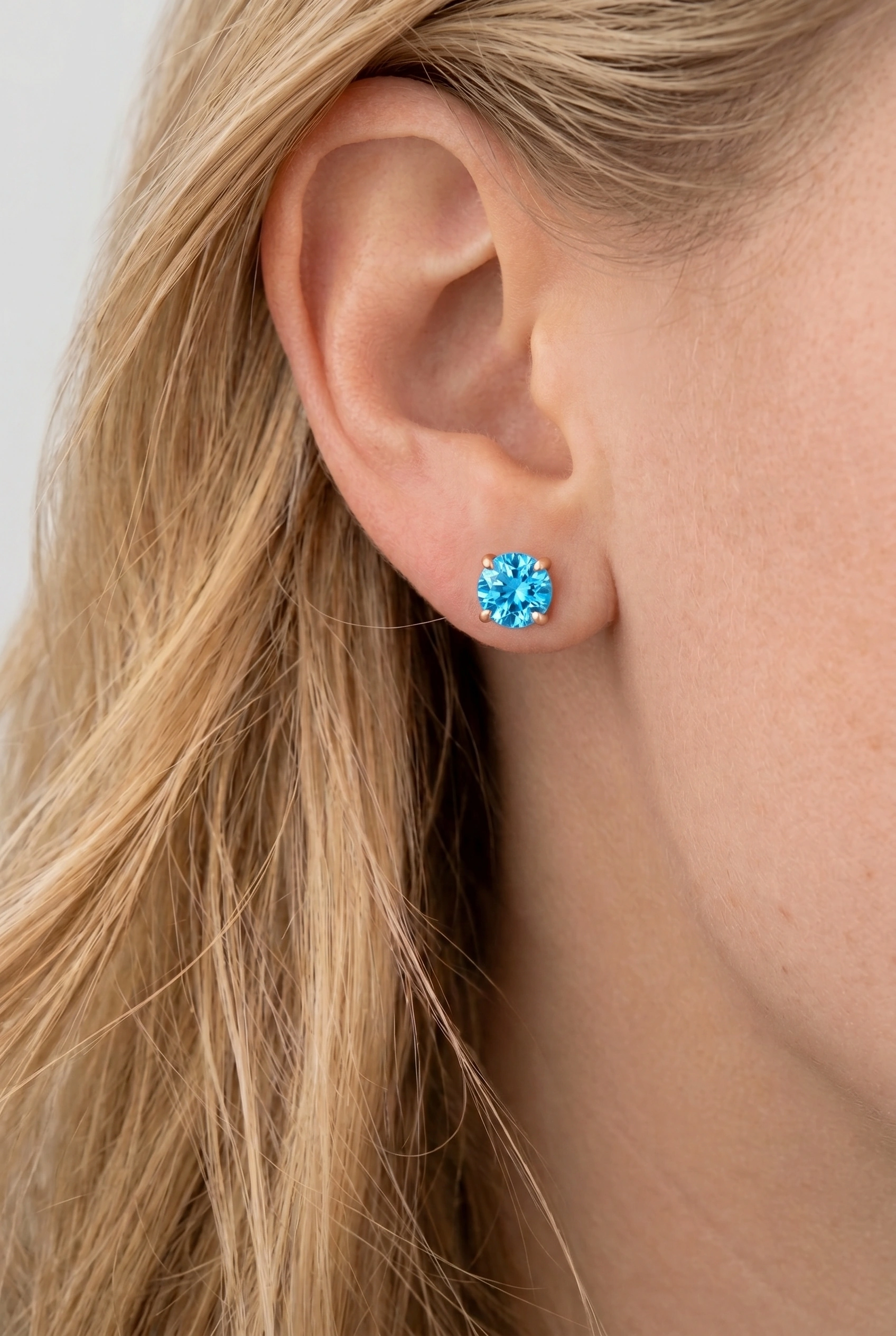 Stud earring material and gemstone variants Rose gold / blue topaz